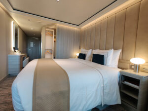 Suite 8018
