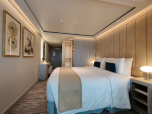 Suite 8018