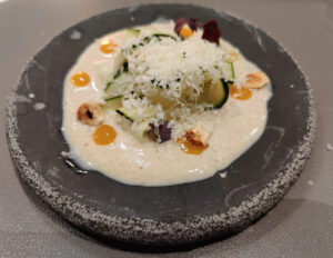 Rohe Zucchini, Haselnuss, Pecorino, Aprikose