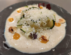 Rohe Zucchini, Haselnuss, Pecorino, Aprikose