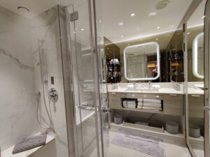 Medallion Suite 7054