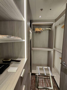 Silver Suite 7095