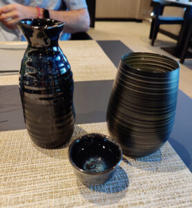 kalter Matetee und Sake