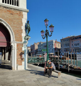 Gondoliere am Rialto Markt