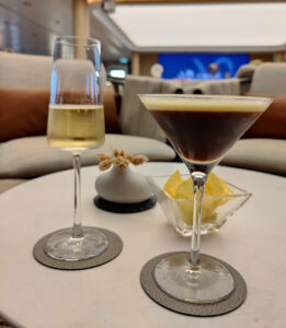 Champagner und Espresso Martini
