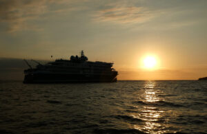 SH Diana im Sonnenuntergang