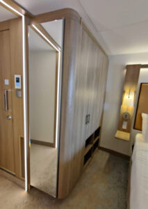 Spiegelschrank