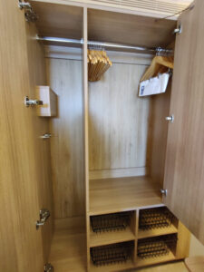Kleiderschrank