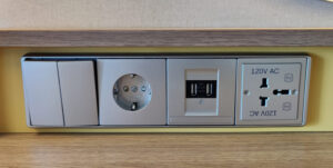 230 V, USB-A, 120 V Universalsteckdose