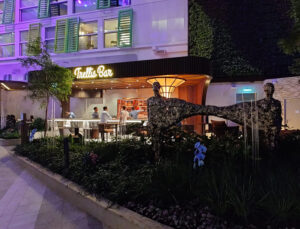 Trellis Bar