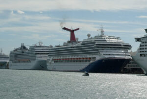 Carnival Conquest und MSC Magnifica