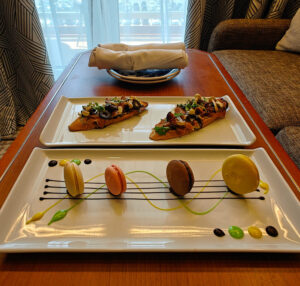 "Schnittchen" und Macarons