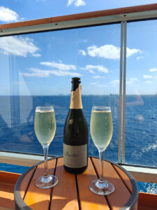 Sail Away mit Prosecco am Balkon