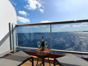 Sail Away mit Prosecco am Balkon
