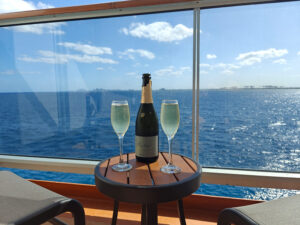 Sail Away mit Prosecco am Balkon