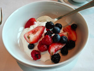 griechisches Joghurt mit Beeren