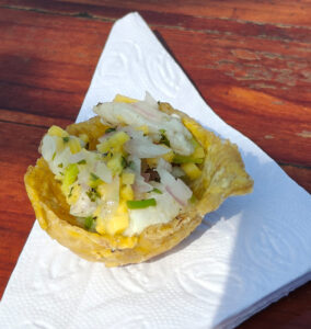 Kochbananenkörbchen mit Ceviche