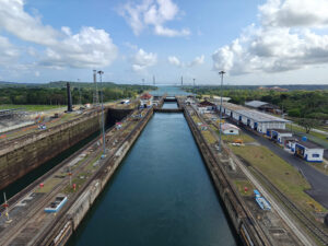 Blick zurück auf die Gatun Schleusen