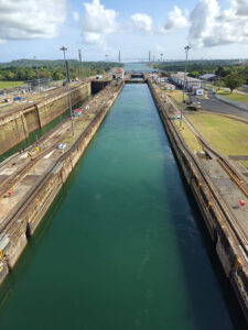 Blick zurück auf die Gatun Schleusen