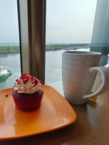 Tee und Cupcake