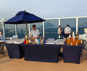 Sail Away Bar am Sea View Pool