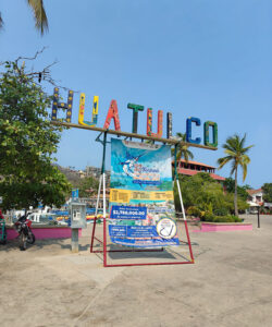 Huatulco Schriftzug am Hafen