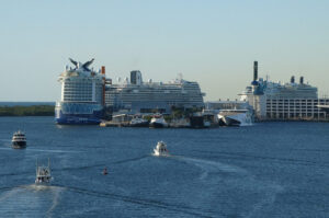 6 Schiffe in Port Everglades