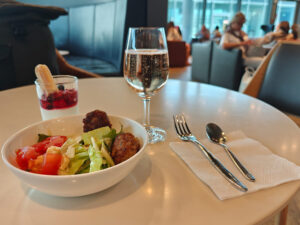 kleiner Snack in der Business Lounge