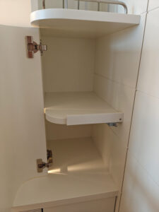 mittlerer Schrank