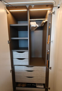 zweitüriger Schrank