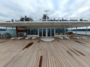 Sonnendeck Deck 8 hinten