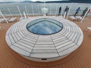 Sonnendeck Deck 9 vorne