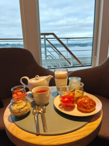 Frühstück in der Observation Lounge