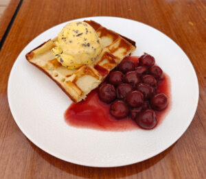 eine Waffel am Pool Deck