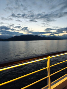 Blaue Stunde in der Inside Passage