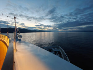 Blaue Stunde in der Inside Passage