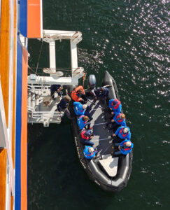 die ersten Gruppen fahren los