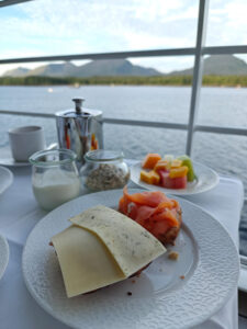 Frühstück am Balkon