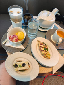 Snack in der Observation Lounge