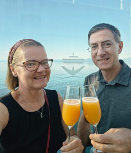 Prost mit einem Bellini