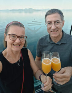 Prost mit einem Bellini