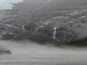 Wasserfälle beim Guyot Glacier