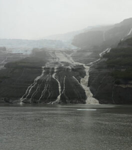 Wasserfälle beim Guyot Glacier