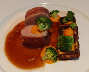 Kleeschweinefilet im Serranomantel