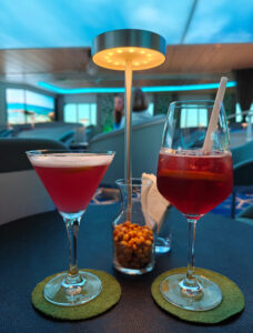 Cosmopolitan und Port Tonic