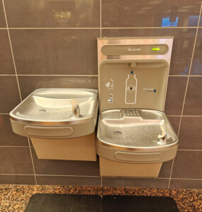 Wasserspender zum Flaschen füllen