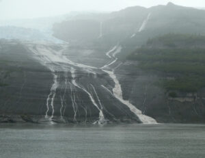 Wasserfälle beim Guyot Glacier