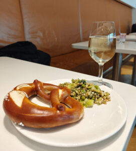 Mittagessen in der Lounge statt an Bord