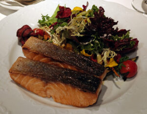 Grilled Salmon Salad