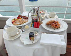 Frühstück am Balkon